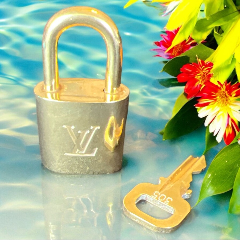 Louis Vuitton Brass Lock & Key #305. A44
